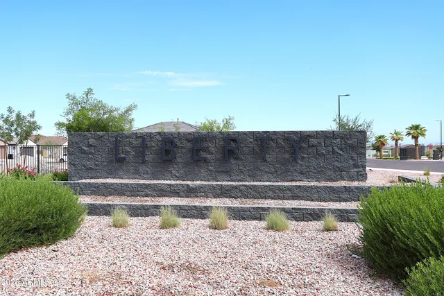 $2,600 | 2558 West Pecan Road, Phoenix, AZ 85041