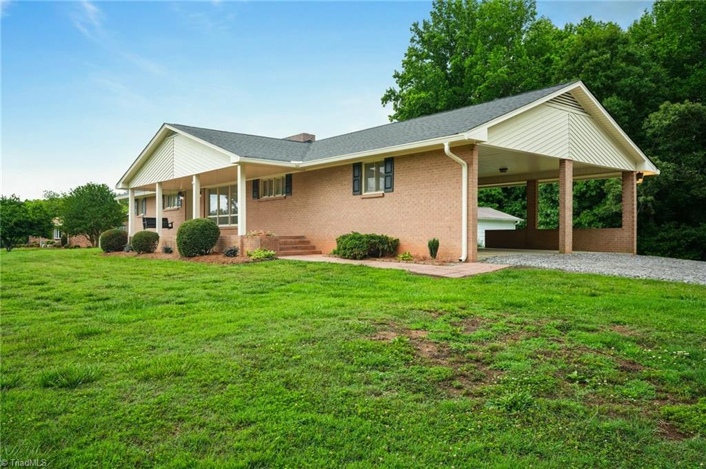 2475 Rowe Road Lexington, NC 27295 - Photo 3 of 40