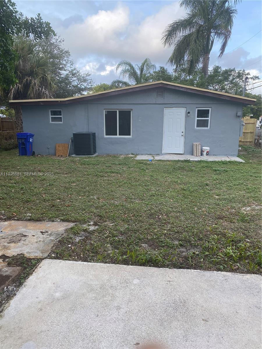 2122 Northwest 5th Street Pompano Beach, FL 33069 - Photo 44 of 53 a backyard of a house with lots of green space