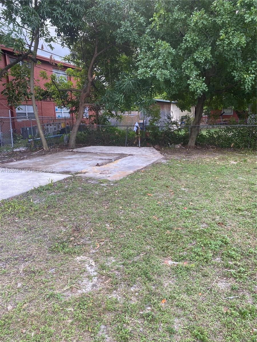2122 Northwest 5th Street Pompano Beach, FL 33069 - Photo 48 of 53 a view of a backyard
