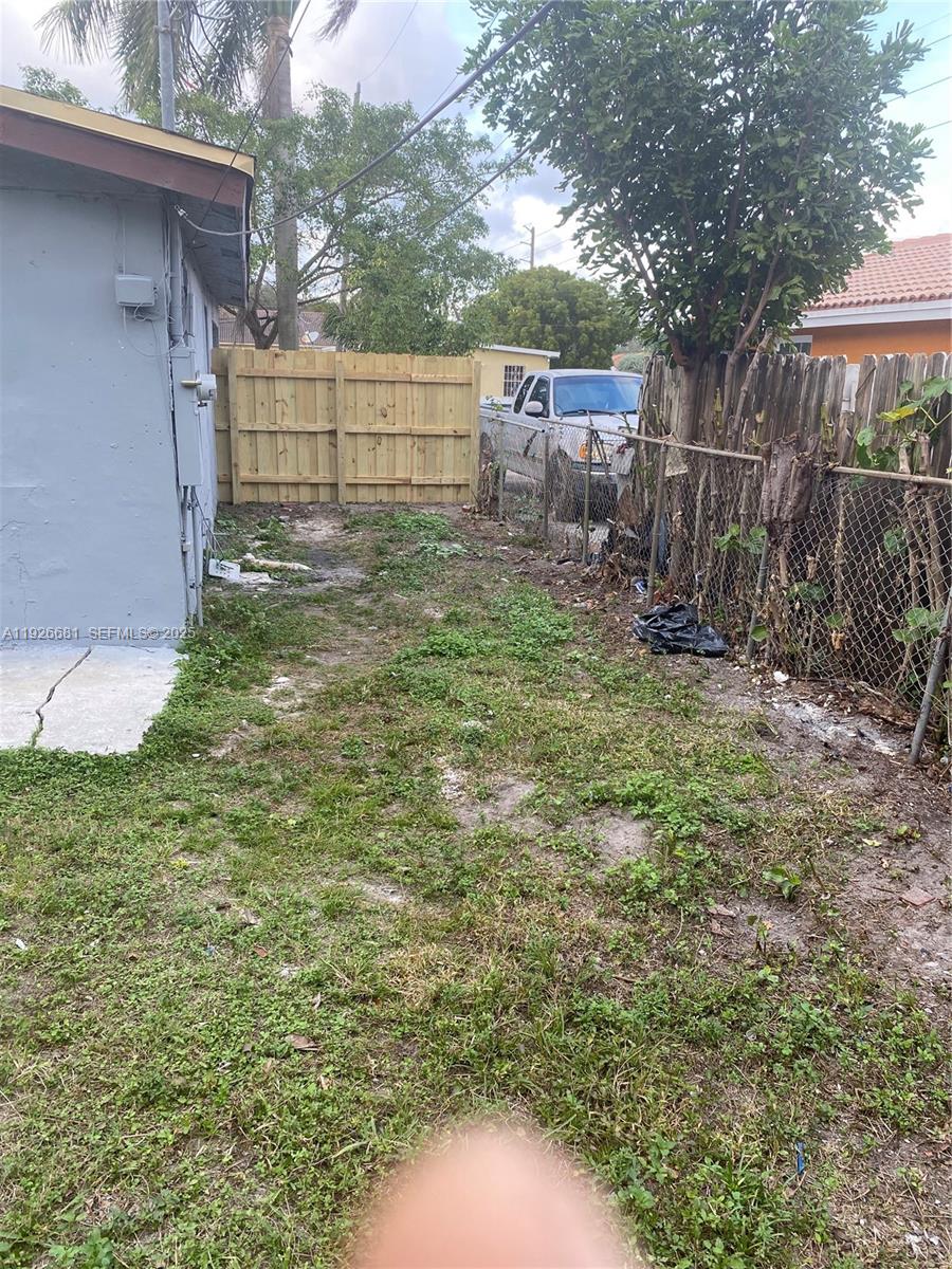 2122 Northwest 5th Street Pompano Beach, FL 33069 - Photo 51 of 53 a backyard of a house with lots of green space
