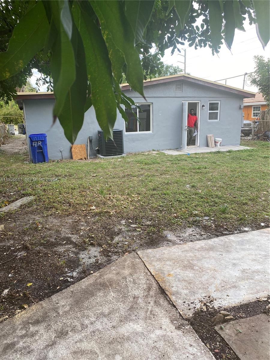 2122 Northwest 5th Street Pompano Beach, FL 33069 - Photo 53 of 53 a front view of house with yard