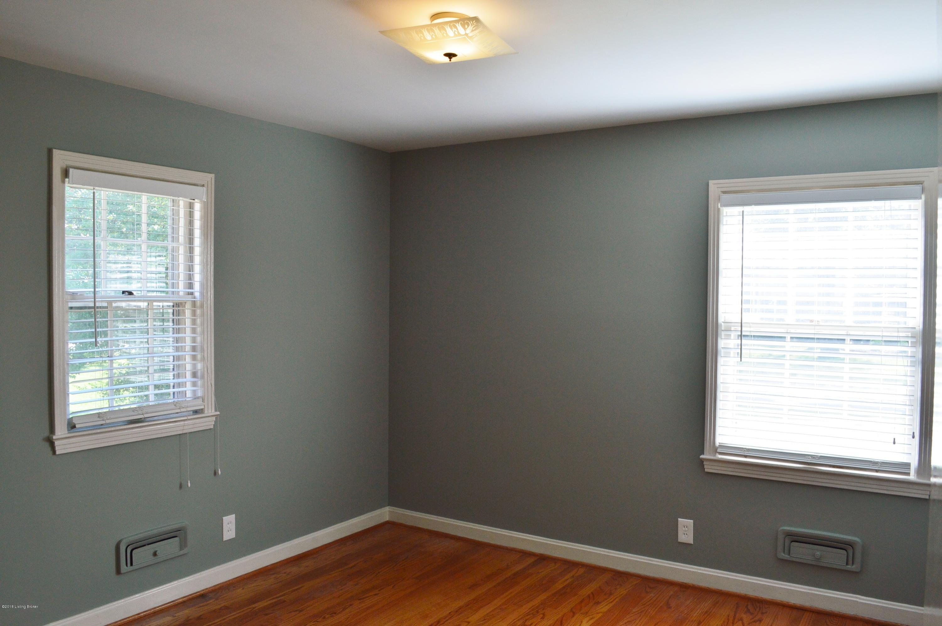 4624 Beaver Road Louisville, KY 40207 - Photo 13 of 25 Bedroom #2 is also on the 1st floor