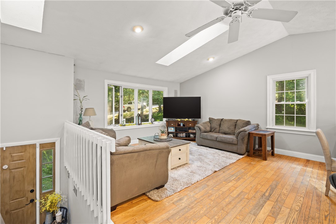 233 Old Oxford Road North Smithfield, RI 02896 - Photo 14 of 34