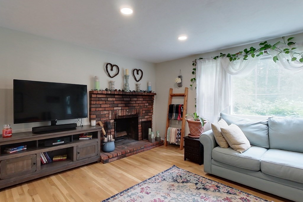44 Dudley Road Townsend, MA 01469 - Photo 11 of 38 Gallery Image 11