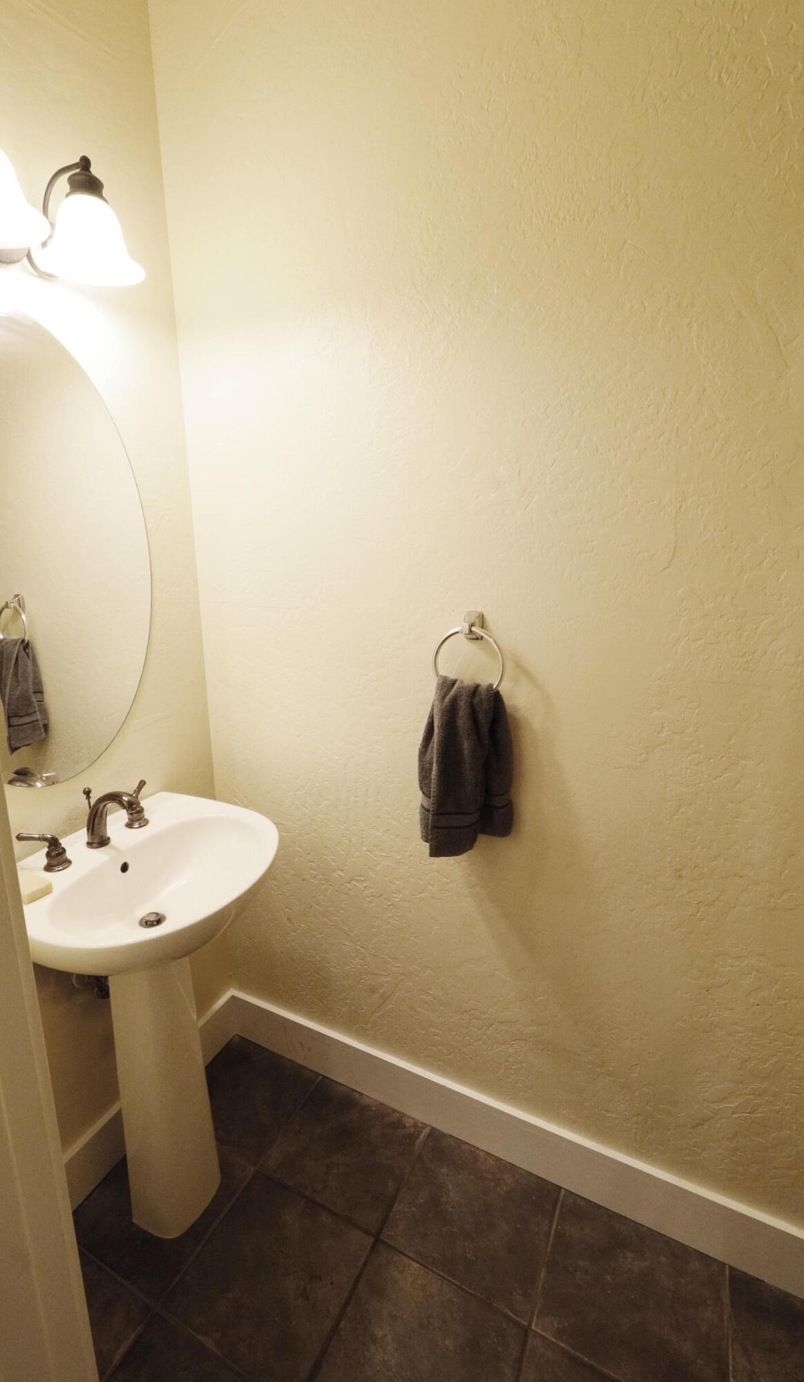 2210 East Barnett Road, Unit 2 Medford, OR 97504 - Photo 8 of 23 _MG_4946
