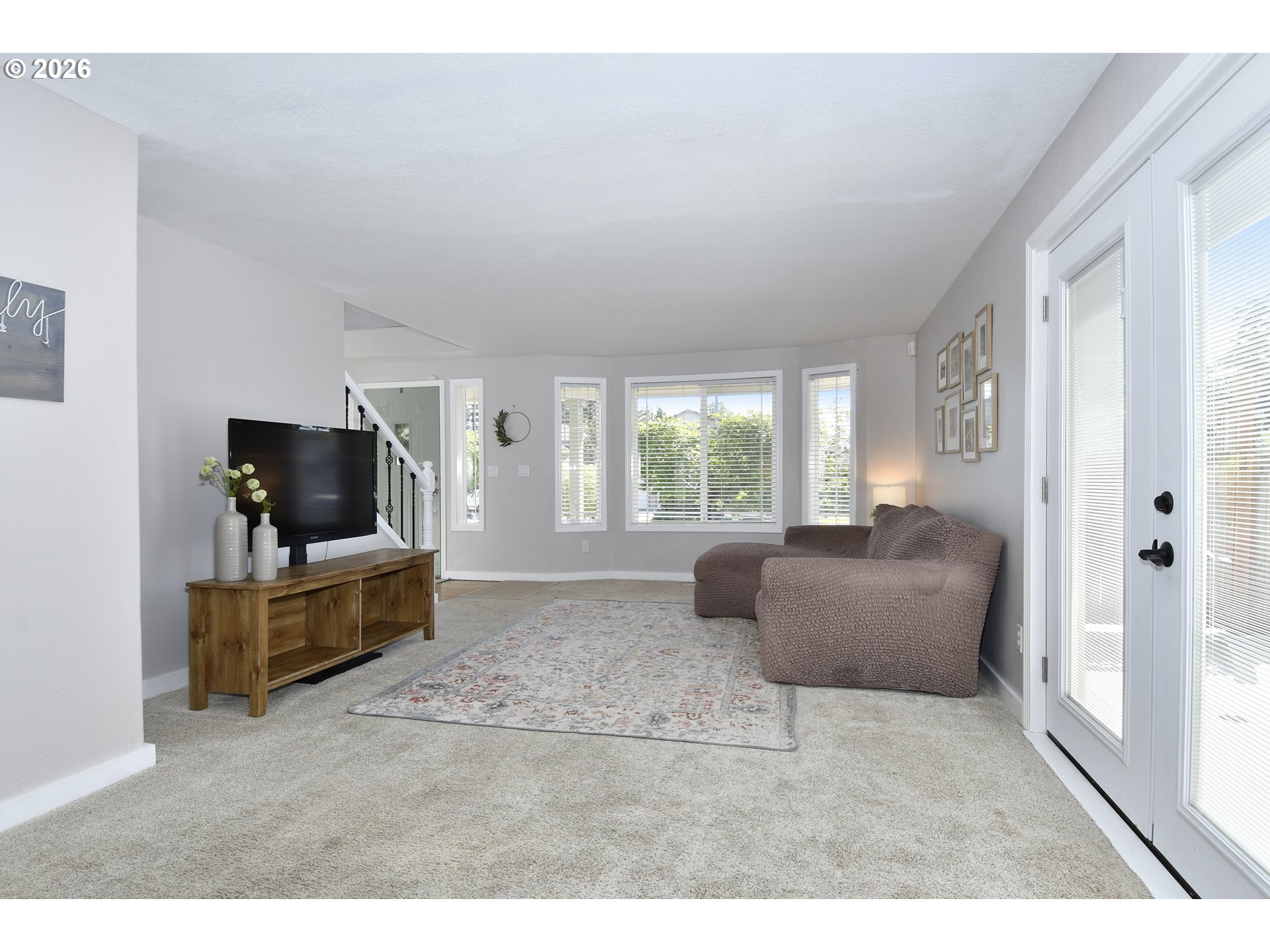 151 Southeast Condor Drive Gresham, OR 97080 - Photo 5 of 45 Living Room