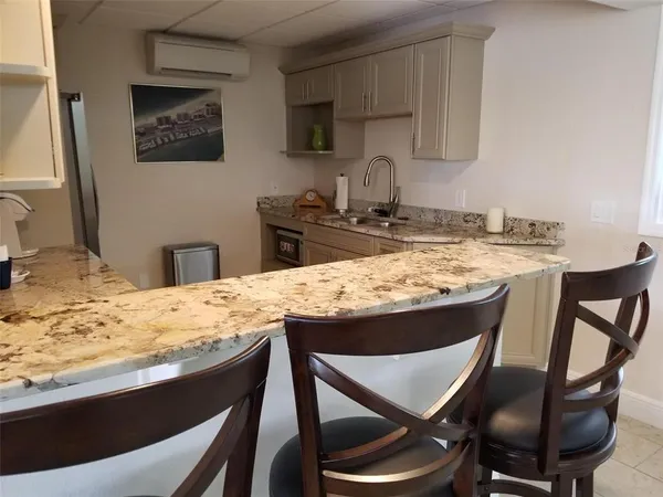 $4,000 | 1270 Gulf Boulevard, Unit 302, Clearwater Beach, FL 33767