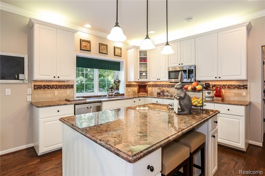 3758 Sleepy Fox Drive Rochester, MI 48309 - Photo 19 of 66 014-photo-kitchen-6255301.jpg