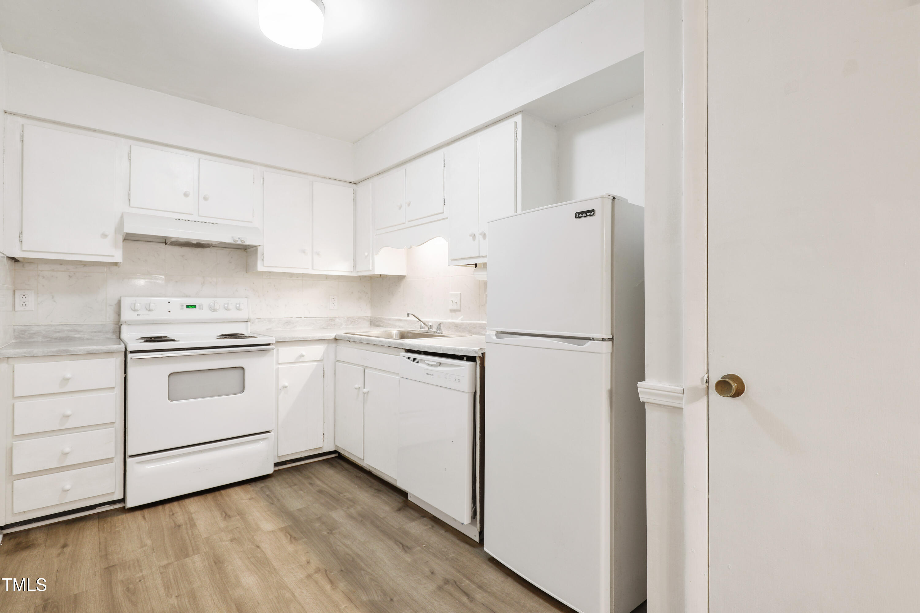 1010 Sandlin Place, Unit C Raleigh, NC 27606 - Photo 11 of 27 10