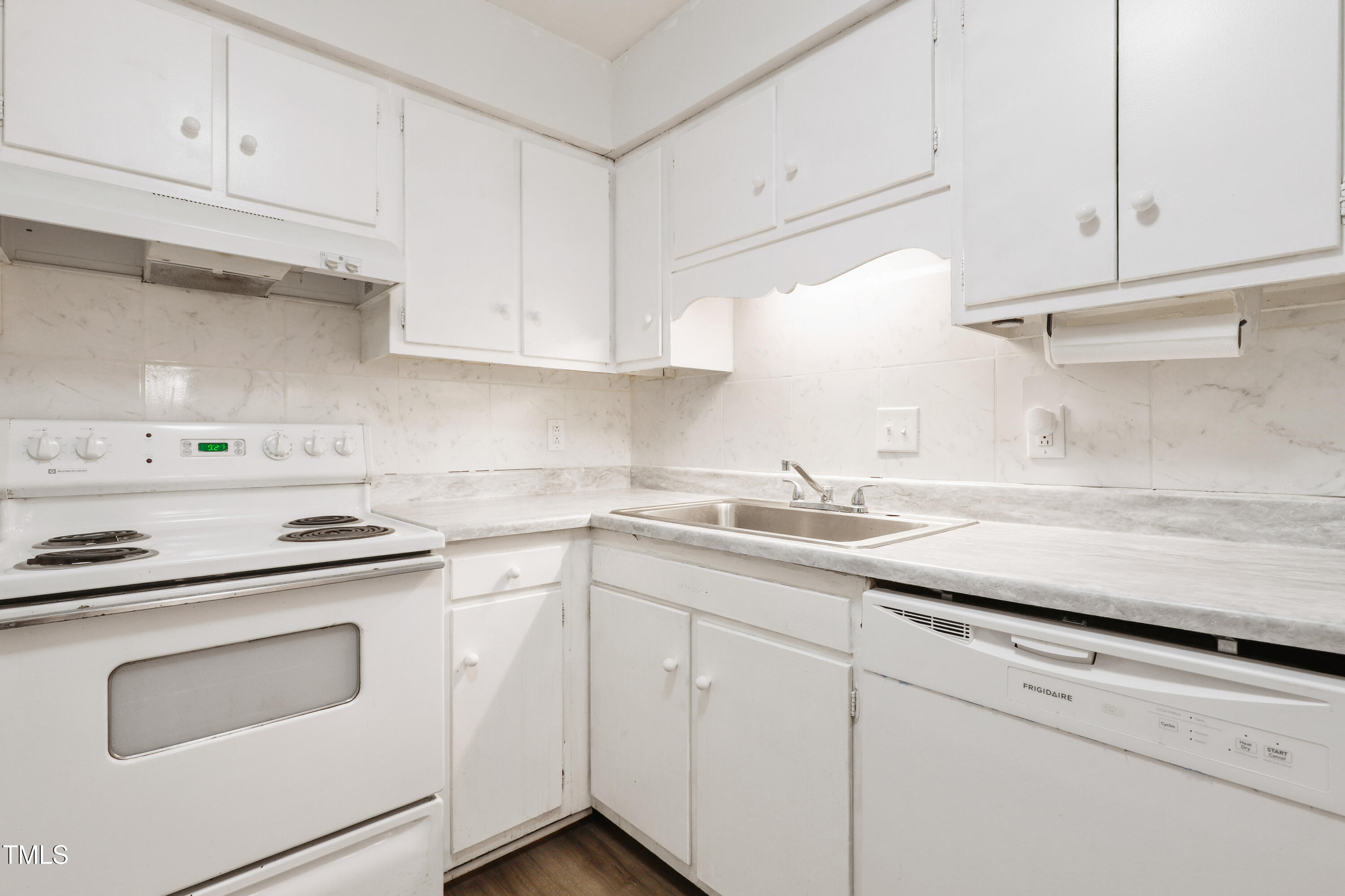 1010 Sandlin Place, Unit C Raleigh, NC 27606 - Photo 12 of 27 11