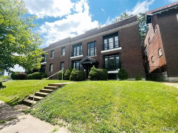 $1,250,000 | 5744 Pershing Avenue, St. Louis, MO 63112