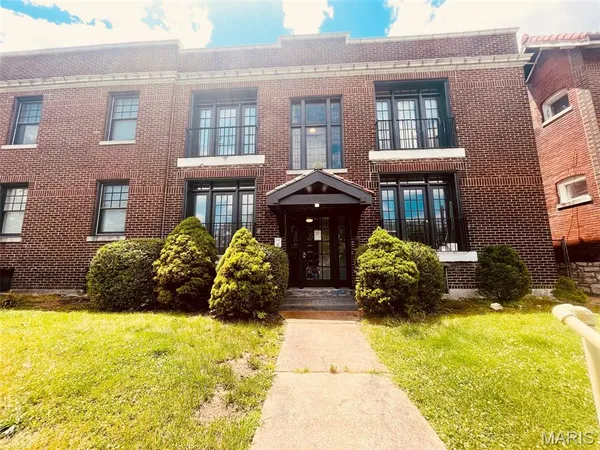 $1,250,000 | 5744 Pershing Avenue, St. Louis, MO 63112