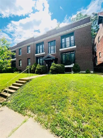 $1,250,000 | 5744 Pershing Avenue, St. Louis, MO 63112