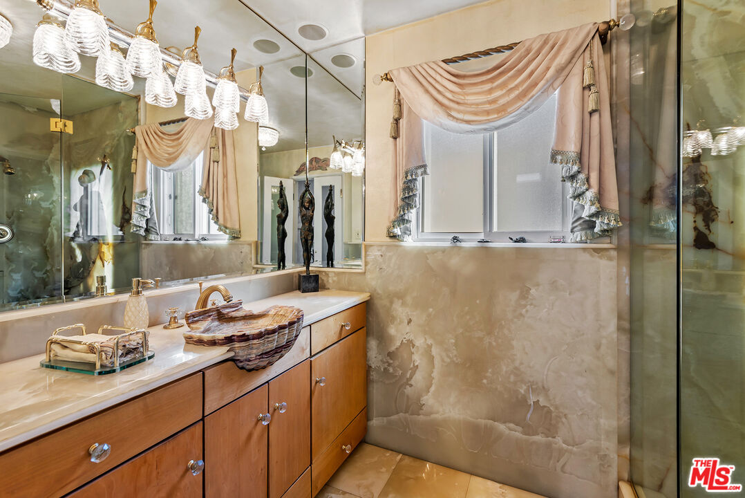 7309 Earldom Avenue Playa del Rey, CA 90293 - Photo 18 of 47 Gallery Image 18