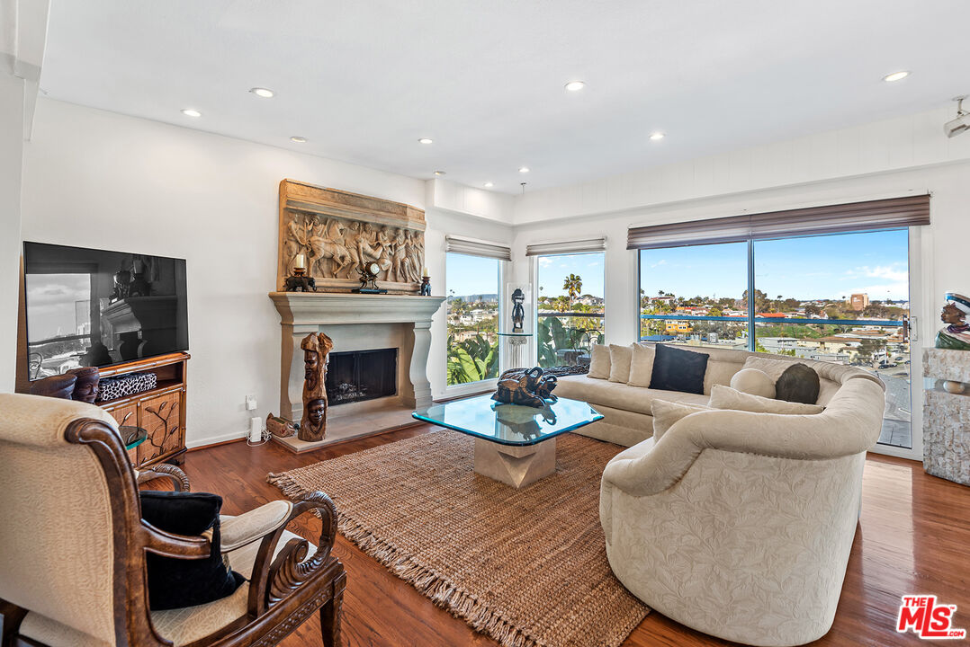 7309 Earldom Avenue Playa del Rey, CA 90293 - Photo 25 of 47 Gallery Image 25