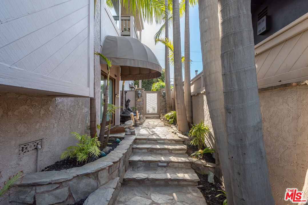 7309 Earldom Avenue Playa del Rey, CA 90293 - Photo 4 of 47 Gallery Image 4