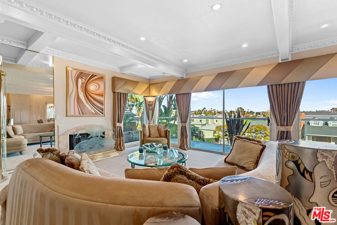7309 Earldom Avenue Playa del Rey, CA 90293 - Photo 8 of 47 Gallery Image 8