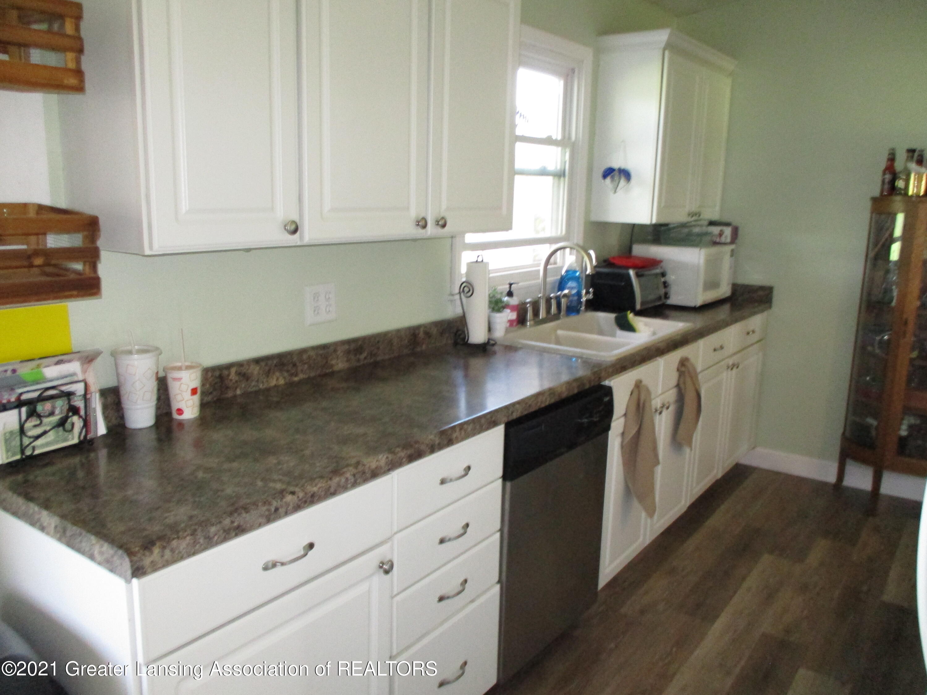 2289 South Cochran Road Charlotte, MI 48813 - Photo 8 of 27 IMG_0591