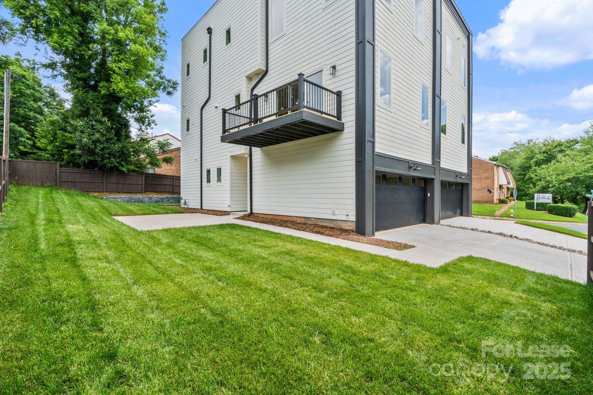 129 French Street, Unit B Charlotte, NC 28216 - Photo 31 of 32 a view of a back yard of the house
