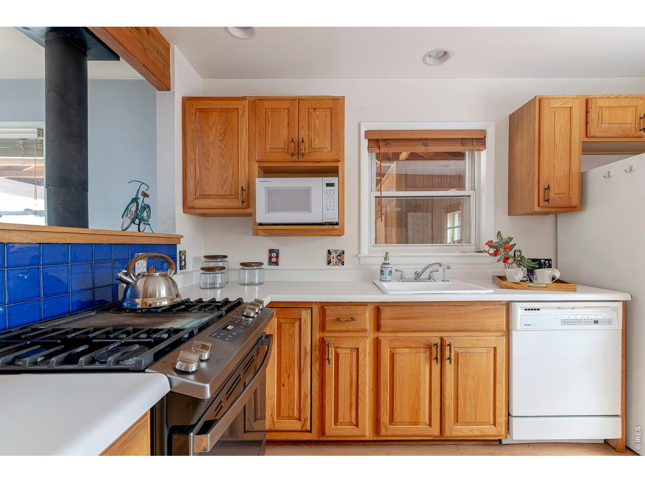 340 27th Street Boulder, CO 80305 - Photo 14 of 42 Beautiful and cheery kitchen tile