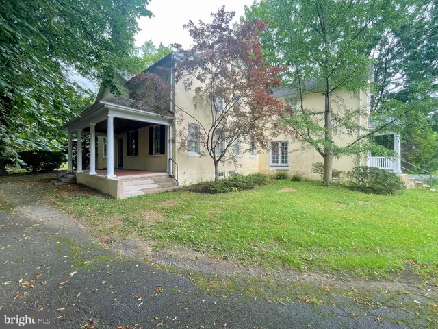 $2,200 | 2419 Lititz Pike, Lancaster, PA 17601