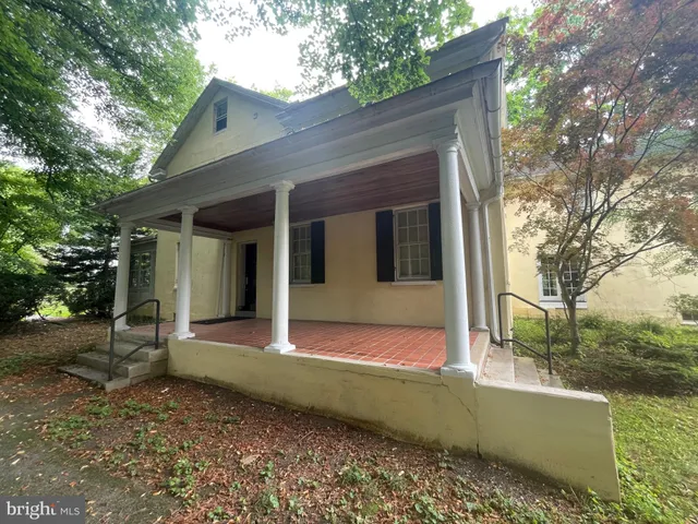 $2,200 | 2419 Lititz Pike, Lancaster, PA 17601