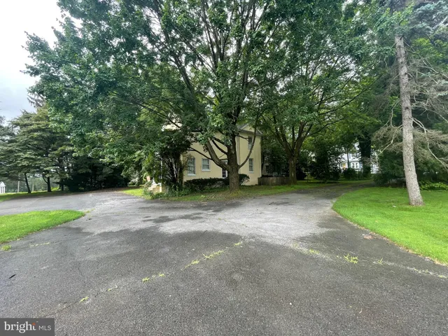 $2,200 | 2419 Lititz Pike, Lancaster, PA 17601