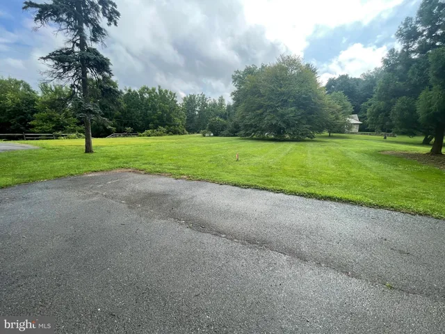 $2,200 | 2419 Lititz Pike, Lancaster, PA 17601