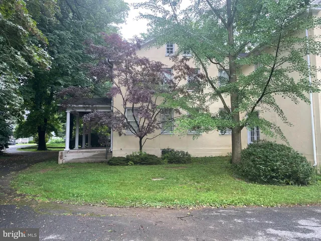 $2,200 | 2419 Lititz Pike, Lancaster, PA 17601