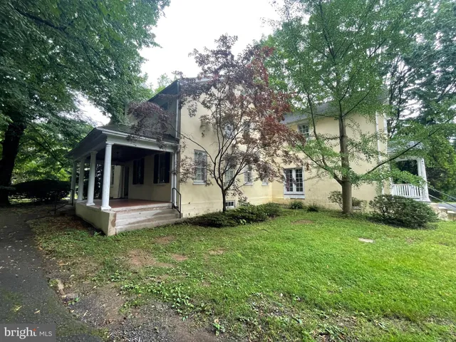 $2,200 | 2419 Lititz Pike, Lancaster, PA 17601