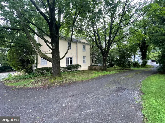 $2,200 | 2419 Lititz Pike, Lancaster, PA 17601