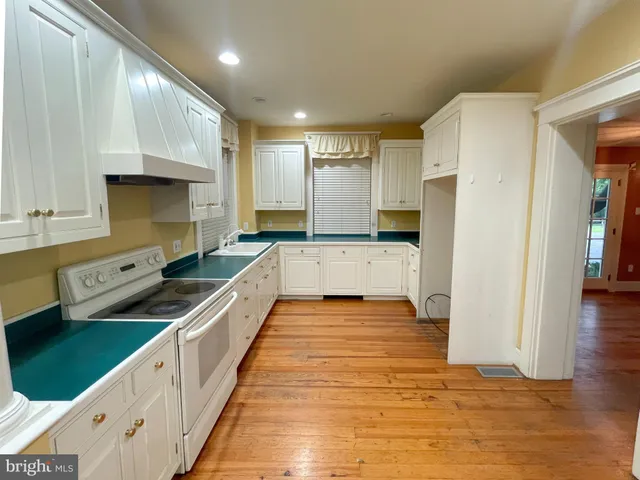 $2,200 | 2419 Lititz Pike, Lancaster, PA 17601