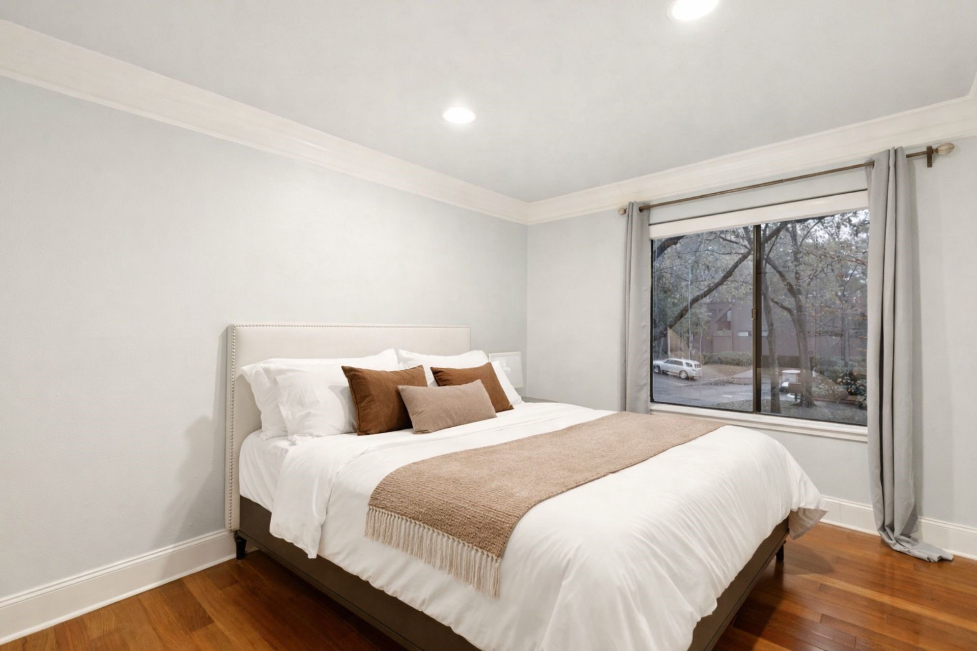 172 Litchfield Lane Houston, TX 77024 - Photo 9 of 16 a bedroom with a bed and a large window