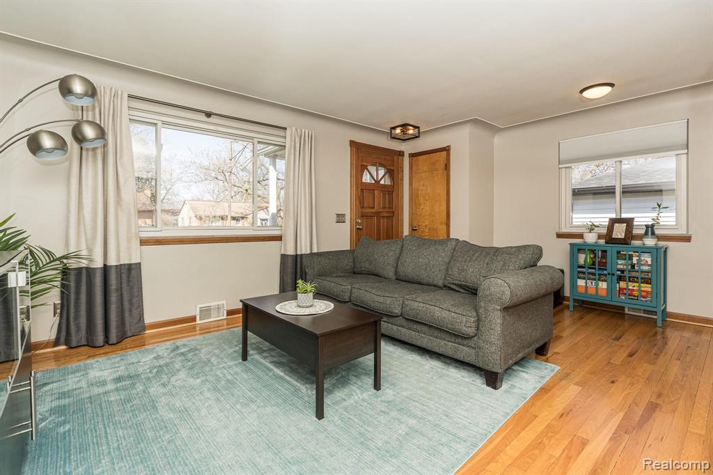 211 South Helen Avenue Rochester, MI 48307 - Photo 8 of 38