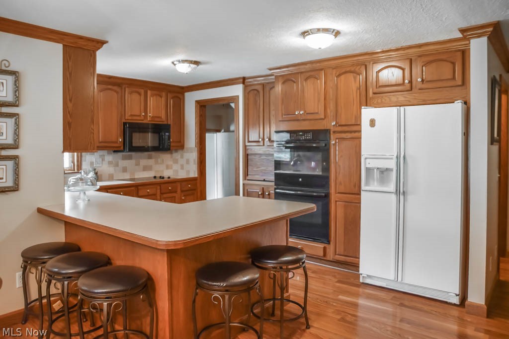 306 Everhard Road Southwest North Canton, OH 44709 - Photo 5 of 35 Kitchen has a double oven and pantry.