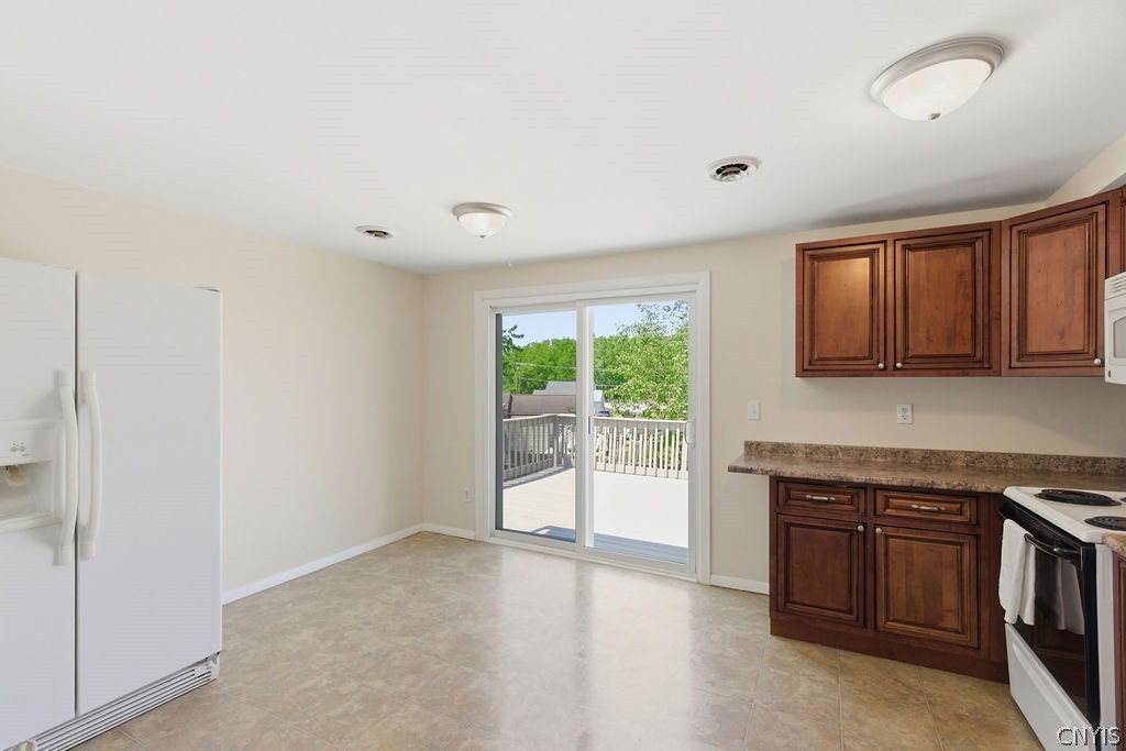 4748 Freestone Road Clay, NY 13090 - Photo 10 of 37