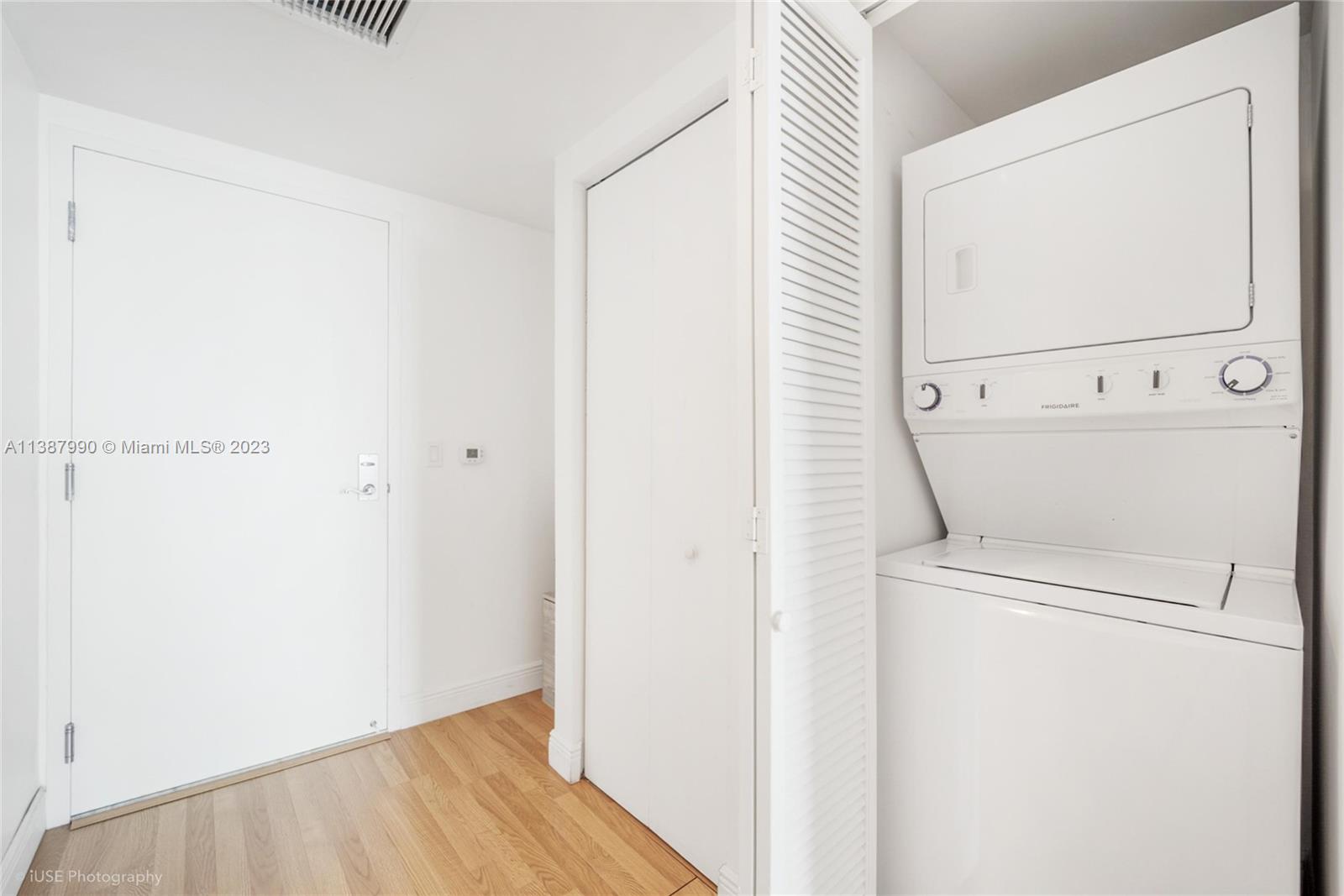 185 Southwest 7th Street, Unit 2204 Miami, FL 33130 - Photo 12 of 29 a utility room with dryer and washer