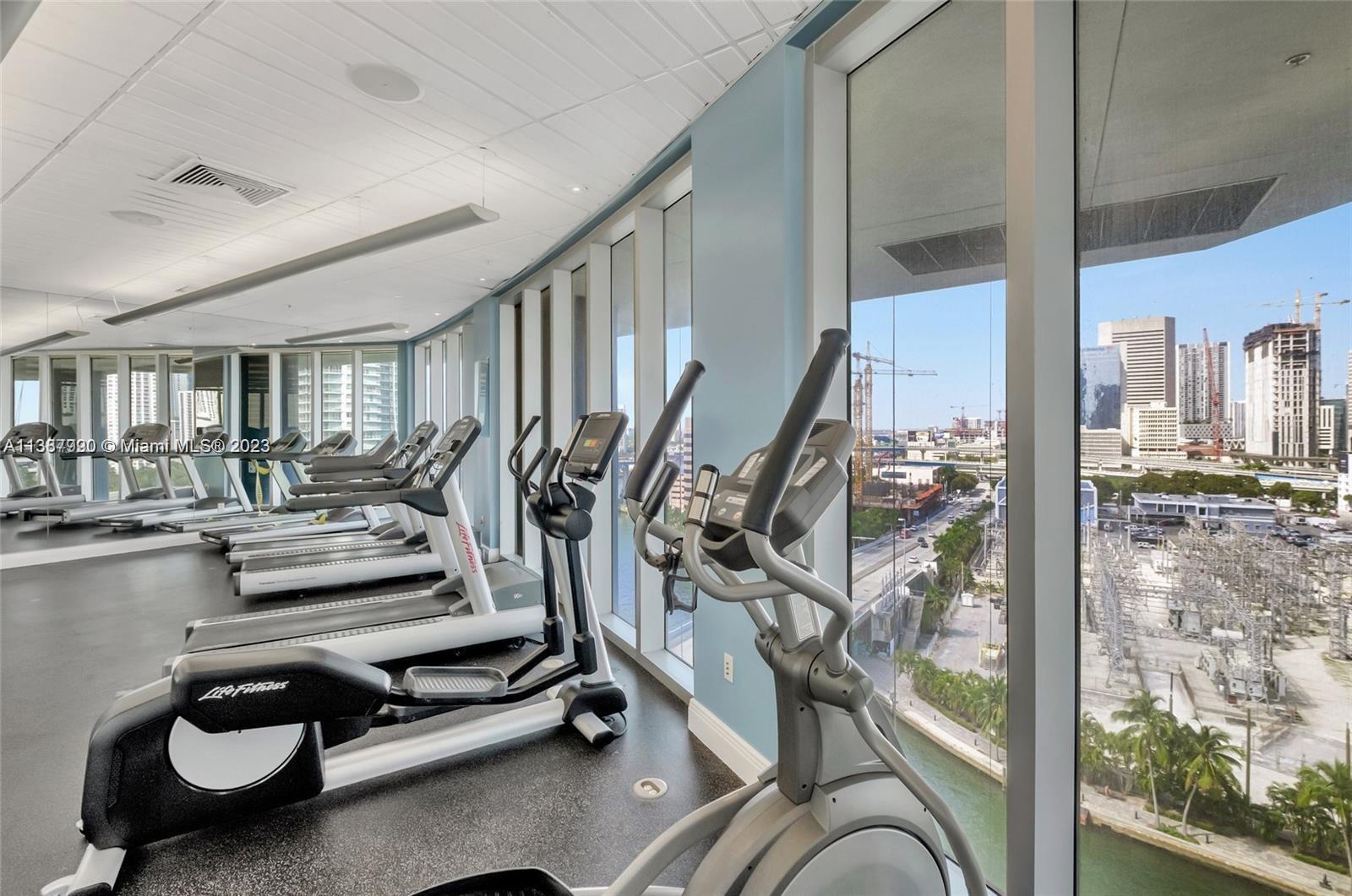 185 Southwest 7th Street, Unit 2204 Miami, FL 33130 - Photo 21 of 29 a view of a room with gym equipment