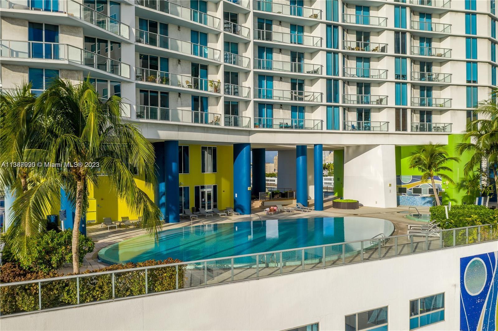 185 Southwest 7th Street, Unit 2204 Miami, FL 33130 - Photo 23 of 29 a view of a building from a balcony