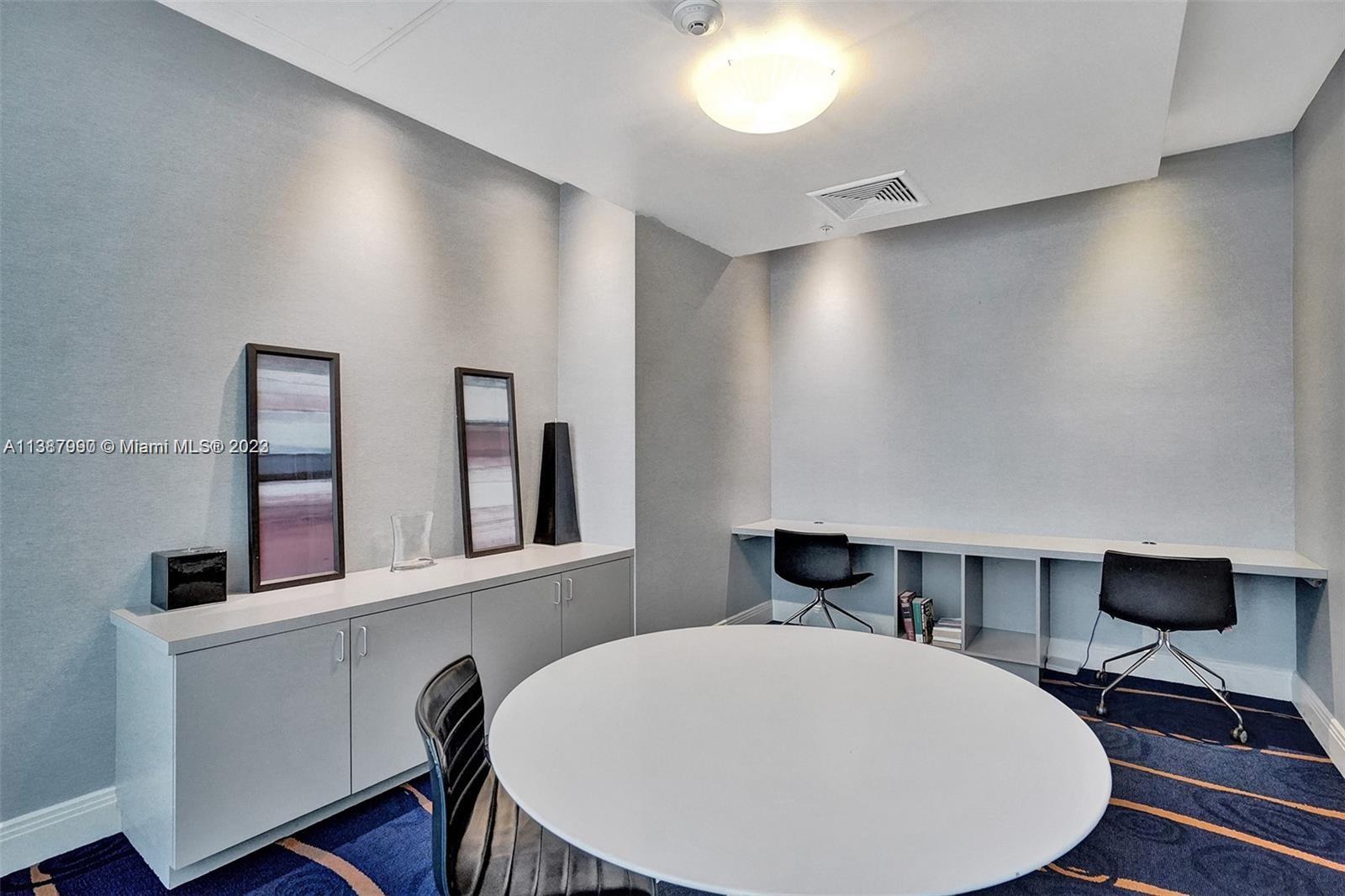 185 Southwest 7th Street, Unit 2204 Miami, FL 33130 - Photo 28 of 29 a very nice looking room with a chair