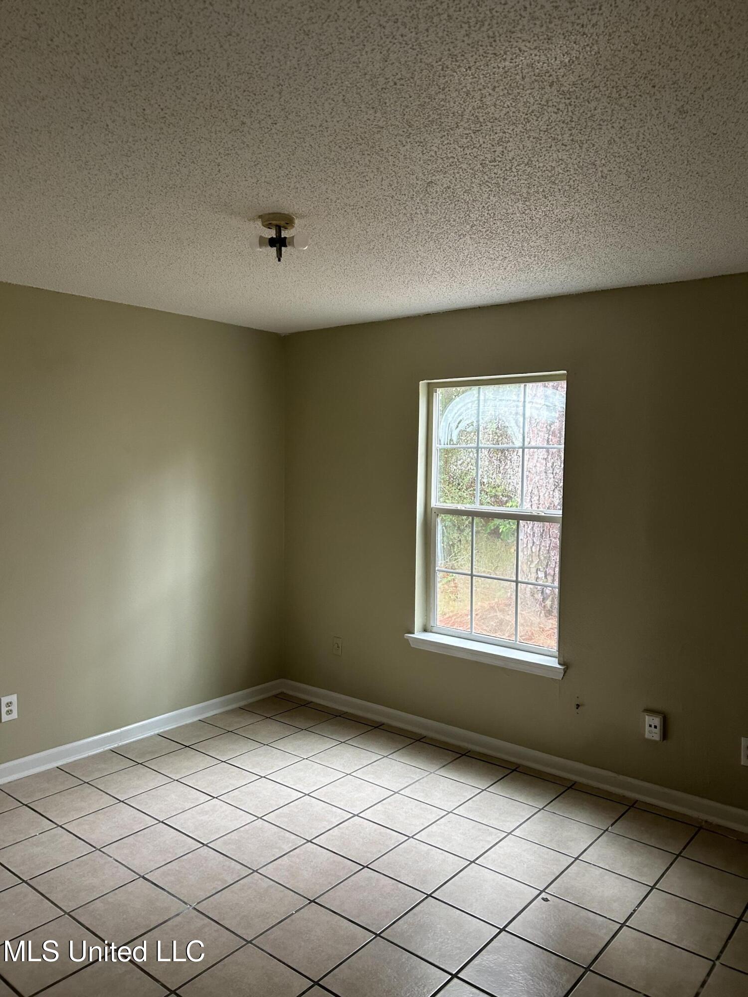 6443 Jasmine Street, Unit D1 Moss Point, MS 39563 - Photo 2 of 3 IMG_0566