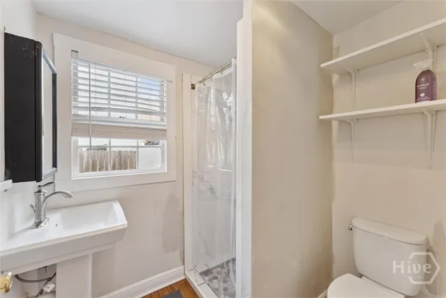 $1,900 | 534 East Gordon Lane, Savannah, GA 31401