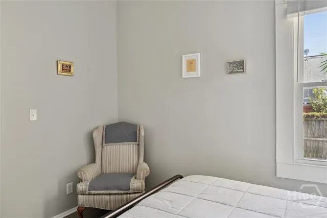 $1,900 | 534 East Gordon Lane, Savannah, GA 31401