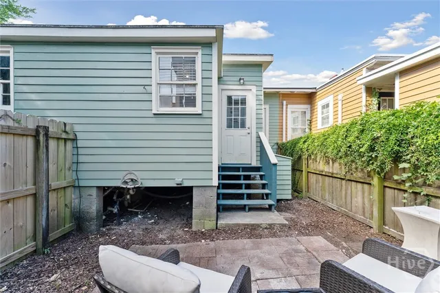 $1,900 | 534 East Gordon Lane, Savannah, GA 31401