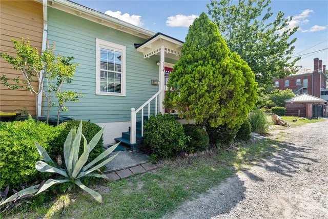 $1,900 | 534 East Gordon Lane, Savannah, GA 31401