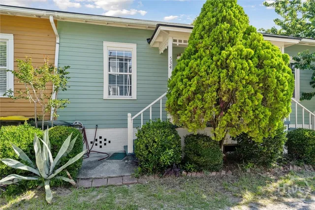 $1,900 | 534 East Gordon Lane, Savannah, GA 31401