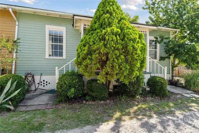 $1,900 | 534 East Gordon Lane, Savannah, GA 31401