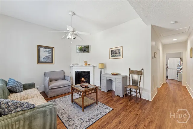 $1,900 | 534 East Gordon Lane, Savannah, GA 31401