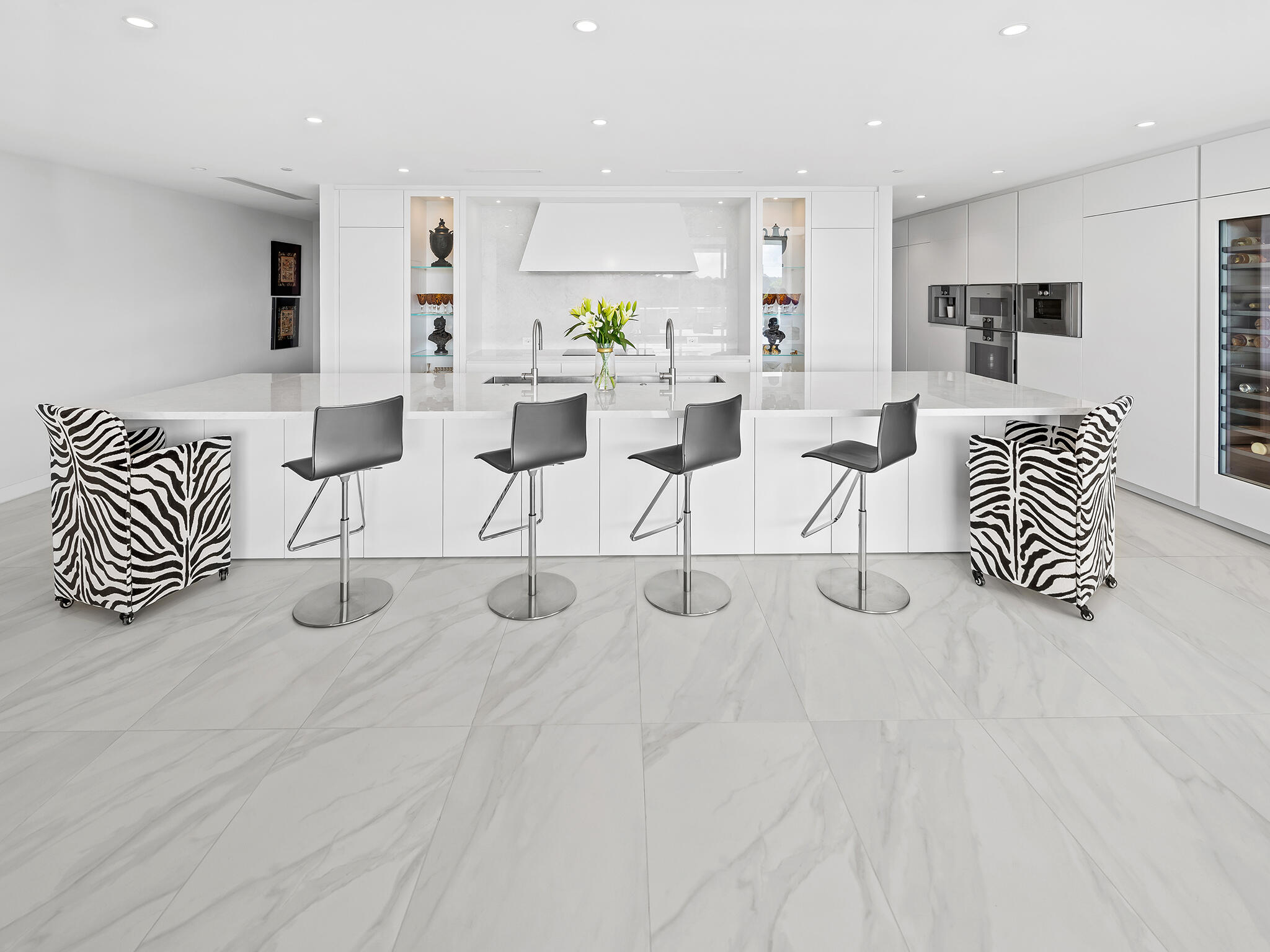 210 Southeast Mizner Boulevard, Unit 301 Boca Raton, FL 33432 - Photo 4 of 66 Kitchen